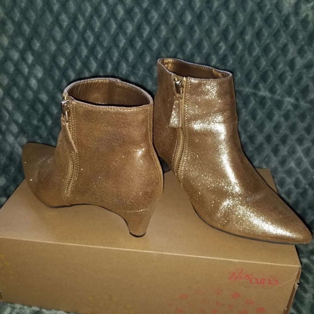 FOREVER 21 Gold Ankle Boots